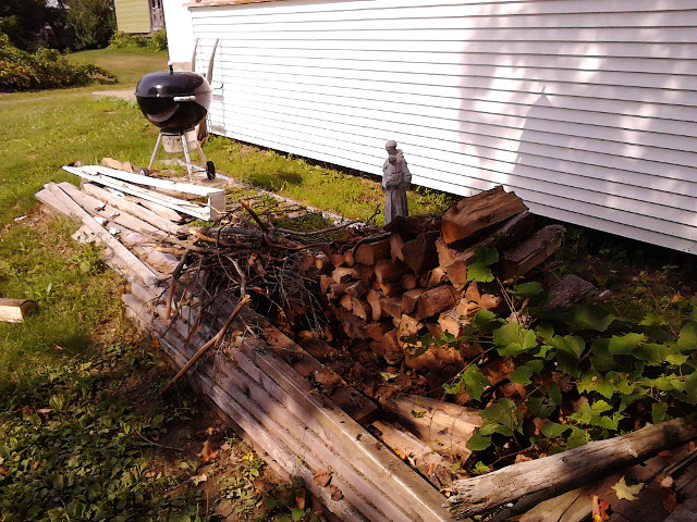 2016.11.August: 15.40 Of course it's still not stacked! *I* didn't get to it yet!